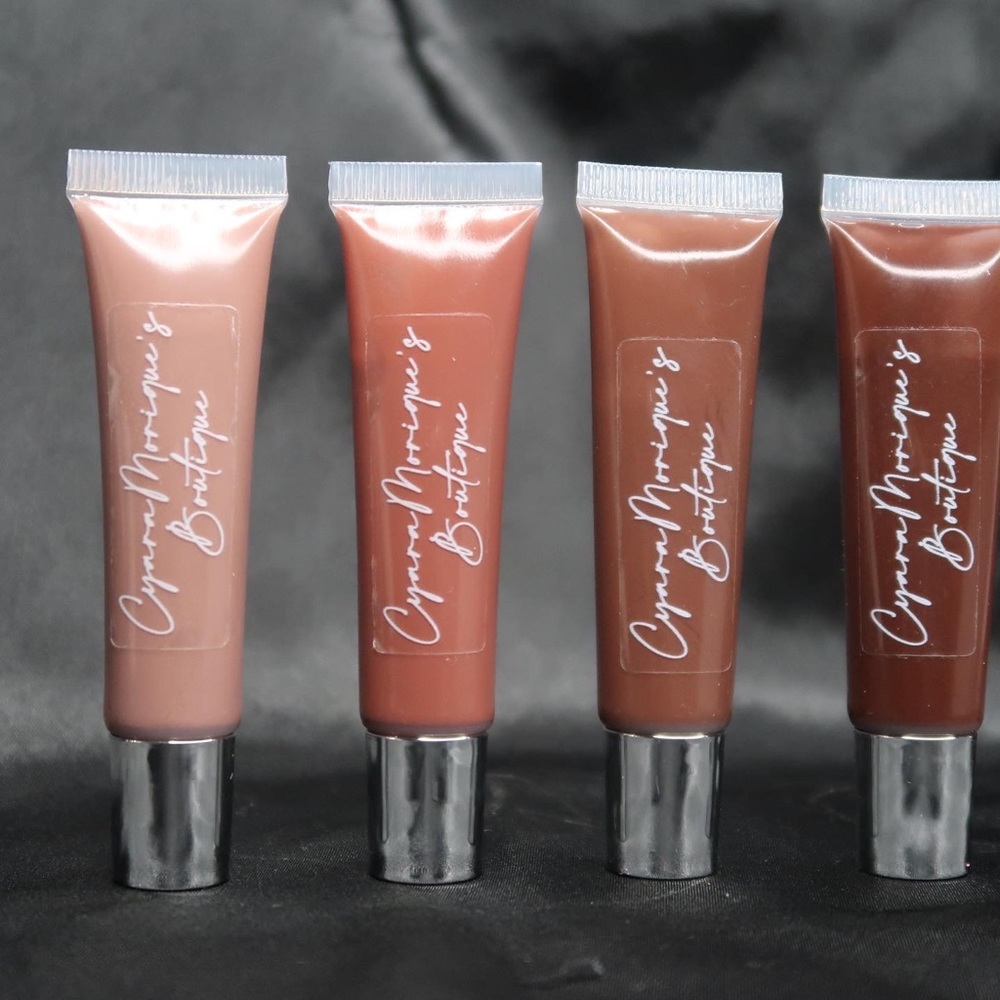 Nude lip gloss